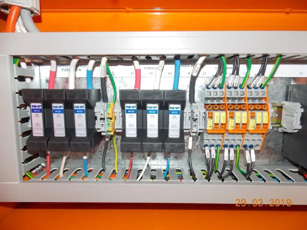 Switchboard internals with circuit protection