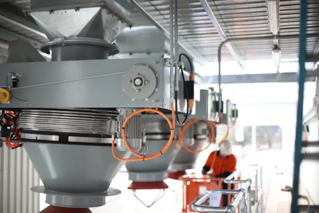 Automated grain loading spouts, Quattro Ports grain terminal